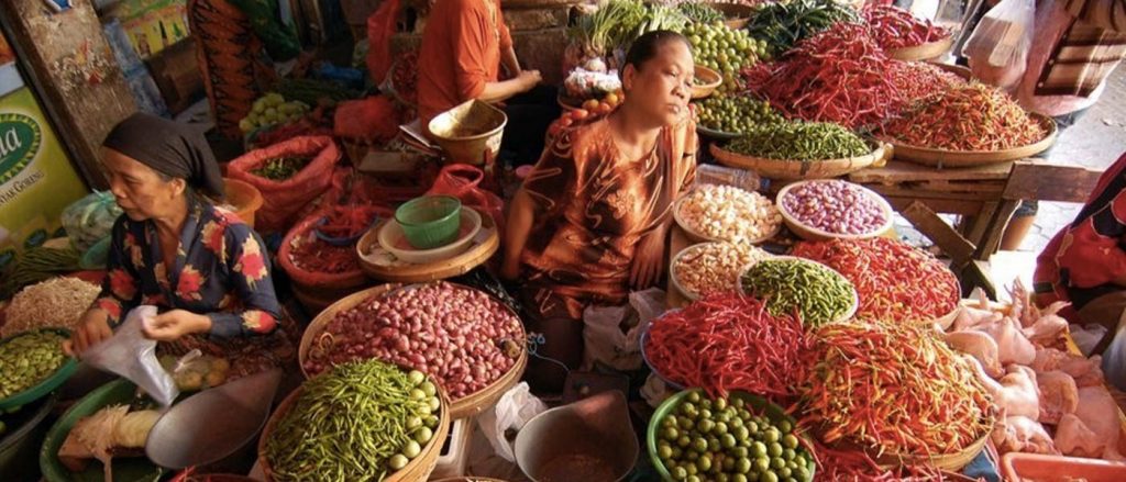 Le marché de Pasar Badung offre une véritable plongée dans la vie quotidienne des balinais : une vision plus terre-à-terre et authentique de ce qu'est l'île des Dieux ! (Crédit photo ; inbali.org)