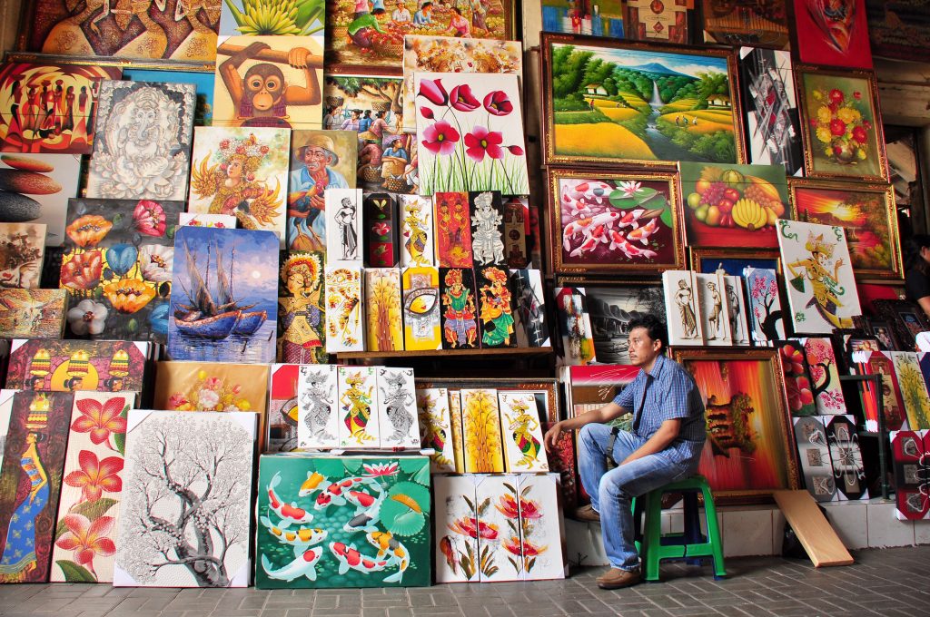 Le marché d'art de Guwang offre à la vue une myriade de couleurs intenses et d'esquisses enchanteresses (Crédit photo : nationalgeographic.co.id)