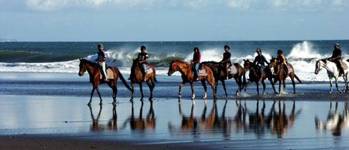 Galoper entre le sable et les vagues procure des sensations incomparables. (Crédit photo : www.balistarisland.com)