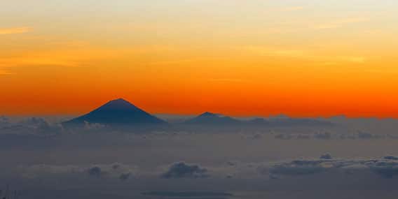 Agung signifie "grand" en indonésien. Cette montagne sacrée détient le respect des Balinais, qui font leurs prières en direction de ce site sacré. 