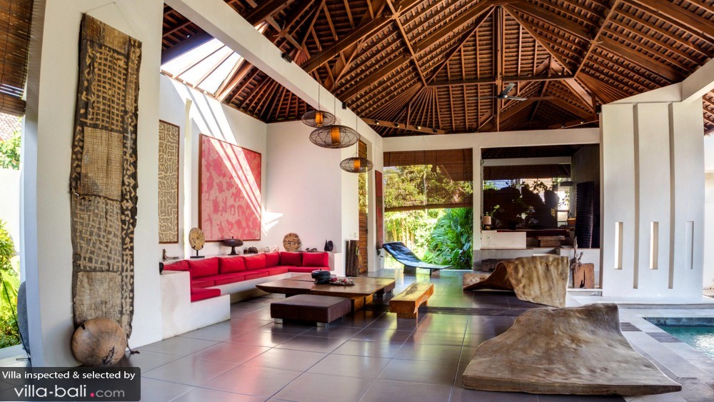 La décoration à la fois minimaliste et ethnique de la villa Arte est source d'inspiration pour les personnalités créatives. (Crédit photo : villa-bali.com)