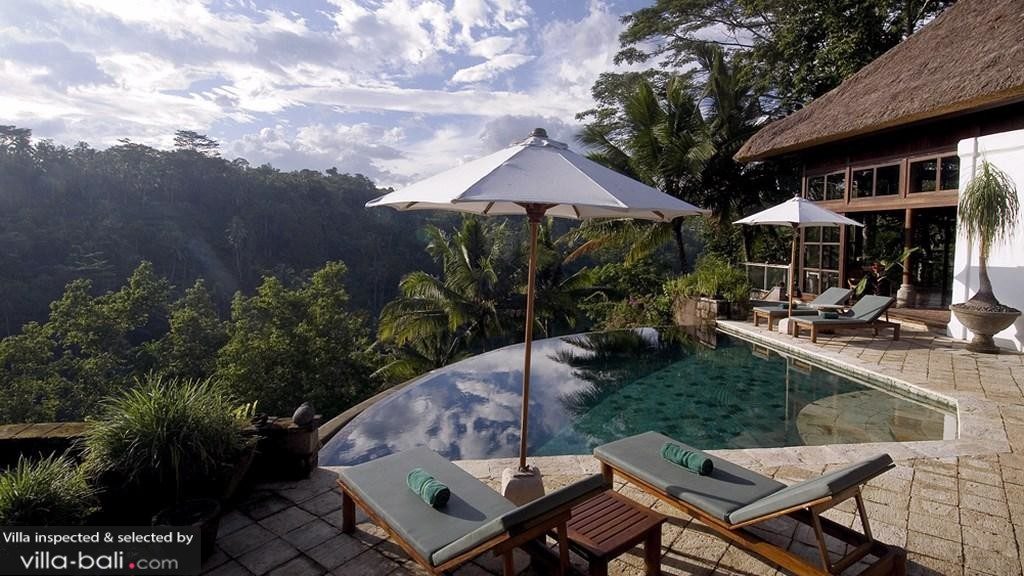 Le rêve devient réalité au coeur de la villa Melati, qui surplombe les rizières aux alentours d'Ubud... (Crédit photo : villa-bali.com)