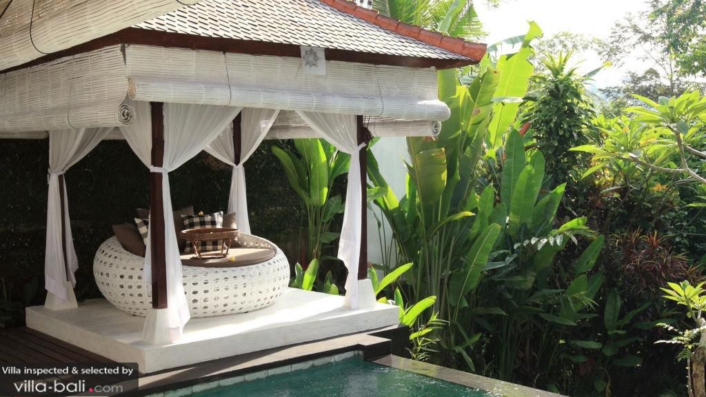 Nichée dans les contreforts d'Ubud, la villa Shamballa Moon est le refuge idéale pour une escapade amoureuse en toute intimité. (Crédit photo : villa-bali.com)