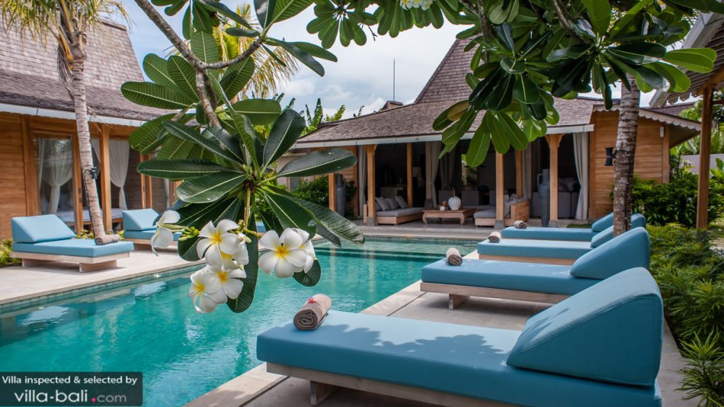 Le luxe et la volupté se retrouvent véritablement au coeur de la villa taramille à Kerobokan. ( Crédit photo : www.villa-bali.com)